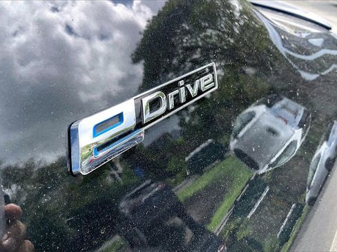 Used 2019 BMW 530e w/ M Sport Package image 33