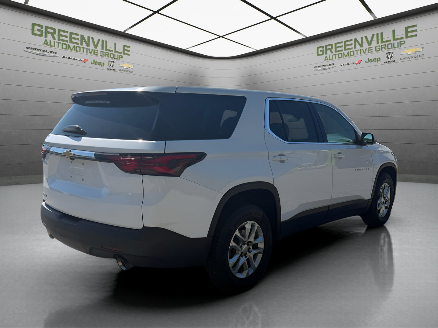 Used 2022 Chevrolet Traverse LS FWD image 5
