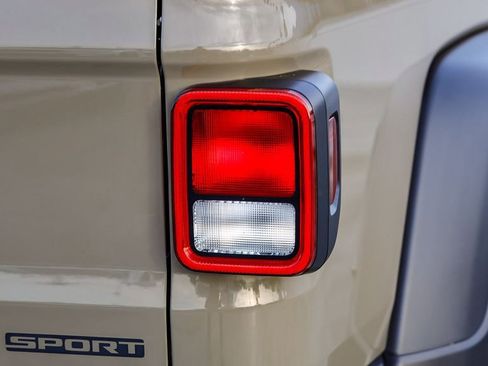 Certified 2020 Jeep Gladiator Sport image 10