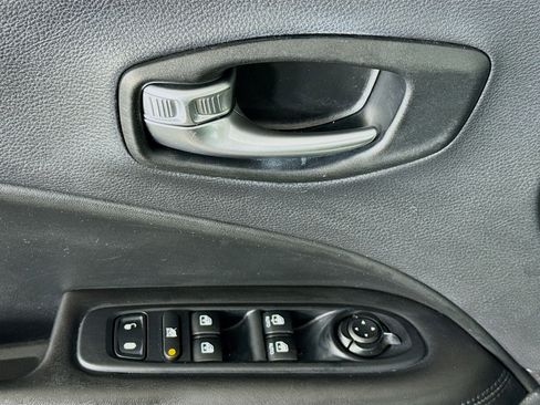 Used 2021 Jeep Compass Latitude image 23