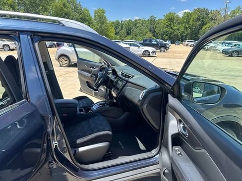 Used 2016 Nissan Rogue SV w/ SV Premium Package FWD image 14
