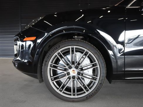 Certified 2022 Porsche Cayenne Turbo image 12