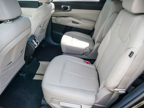 Certified 2025 Kia Sorento EX AWD/4WD image 17