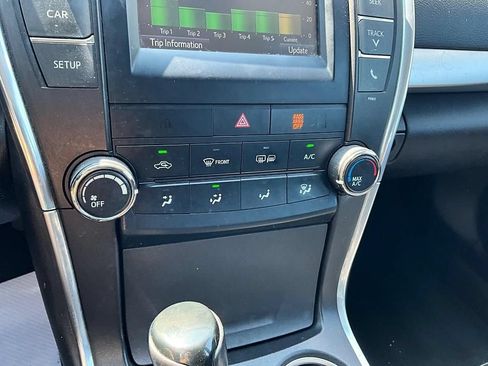 Used 2015 Toyota Camry SE FWD image 23