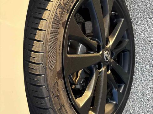 Used 2017 Nissan Altima 2.5 SR w/ Midnight Edition Package FWD image 13