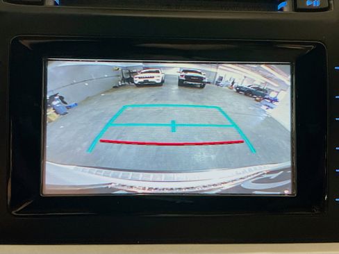 Used 2017 Toyota Highlander LE FWD image 9