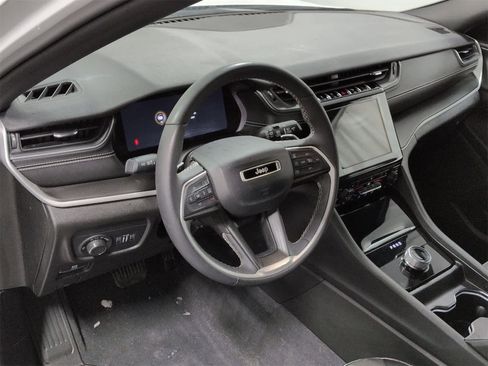 Certified 2023 Jeep Grand Cherokee Altitude image 10