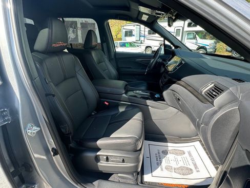 Used 2025 Honda Ridgeline TrailSport image 18