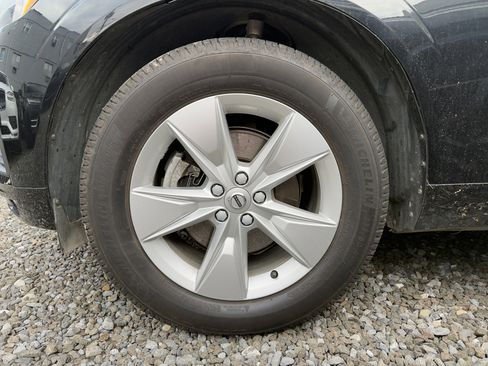 Certified 2022 Volvo XC60 B5 Momentum w/ Climate Package image 9