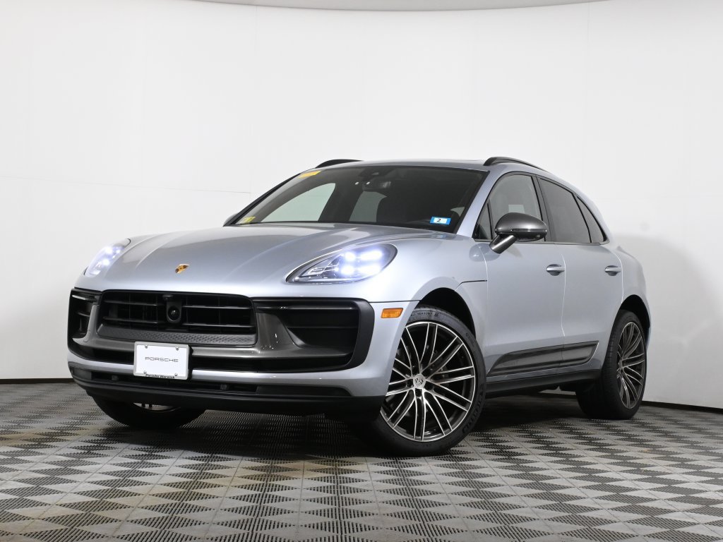 Used 2025 Porsche Macan AWD/4WD image 1