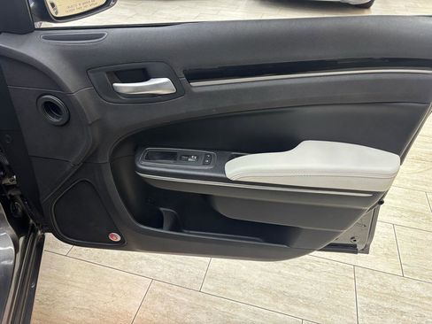 Used 2017 Chrysler 300 S RWD image 15