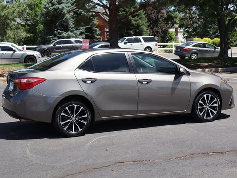 Used 2018 Toyota Corolla SE w/ Carpet Mat Package (TMS) FWD image 4