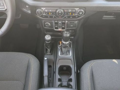 Used 2025 Jeep Wrangler Unlimited Sport AWD/4WD image 20