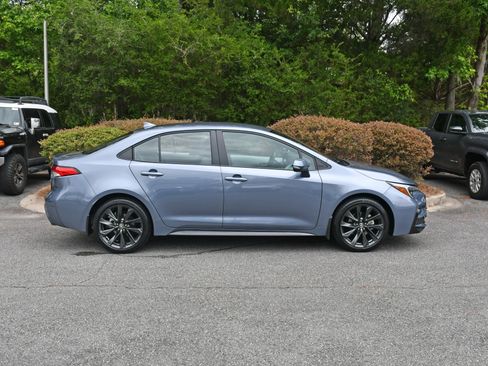 Certified 2025 Toyota Corolla SE FWD image 5