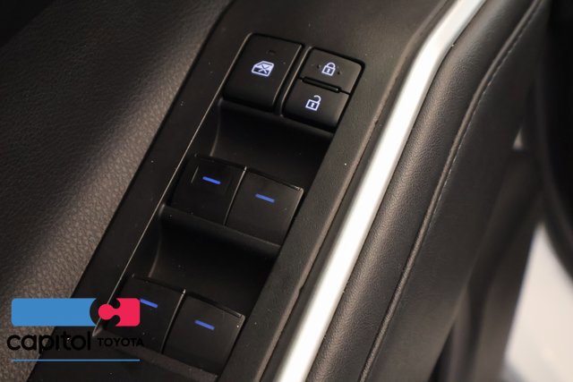 Used 2020 Toyota Highlander LE AWD/4WD image 10