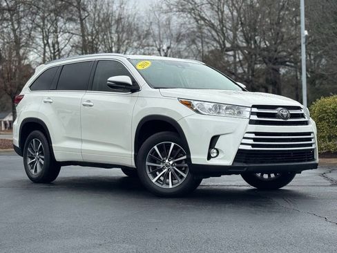 Used 2018 Toyota Highlander XLE image 2