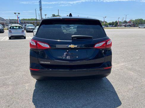 Used 2020 Chevrolet Equinox LS w/ LS Convenience Package FWD image 4