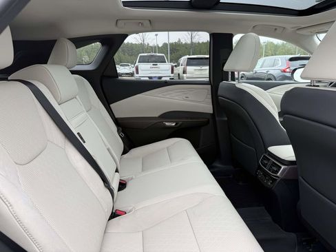 Used 2025 Lexus RX 450h Luxury w/ Convenience Package image 17