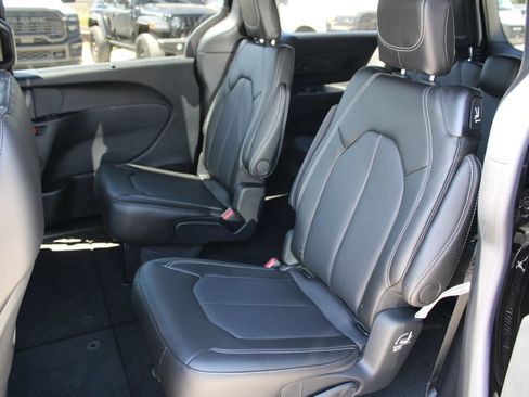 New 2027 Chrysler Pacifica Select w/ Family Tech Group FWD image 18