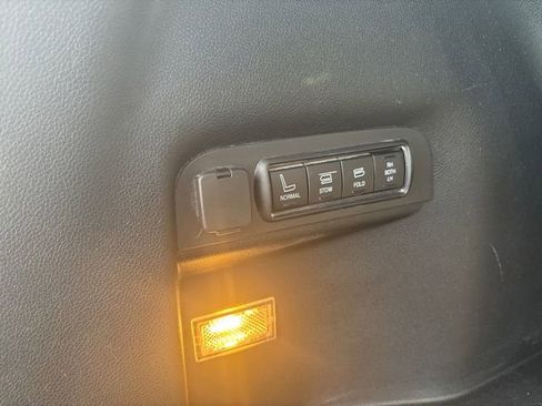 Used 2017 Ford Explorer Limited image 25