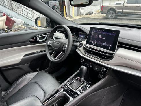 Certified 2025 Jeep Compass Limited AWD/4WD image 33