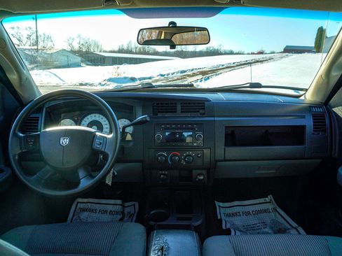 Used 2011 Dodge Dakota 4WD Crew Cab SXT image 11