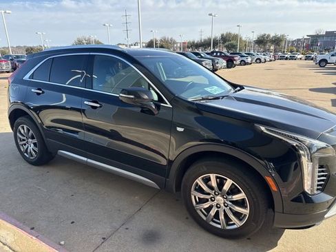 Used 2022 Cadillac XT4 Premium Luxury w/ Safety Alert Package image 2