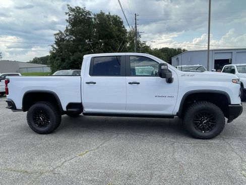 New 2026 Chevrolet Silverado 2500 ZR2 AWD/4WD image 2