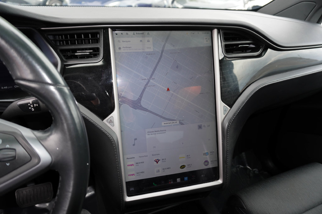 Used 2018 Tesla Model X 75D AWD/4WD image 10