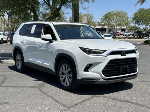 Used 2024 Toyota Grand Highlander FWD image 6