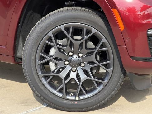 New 2025 Jeep Grand Cherokee L Summit image 8