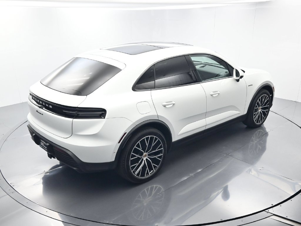 Certified 2024 Porsche Macan 4 Electric AWD/4WD image 40