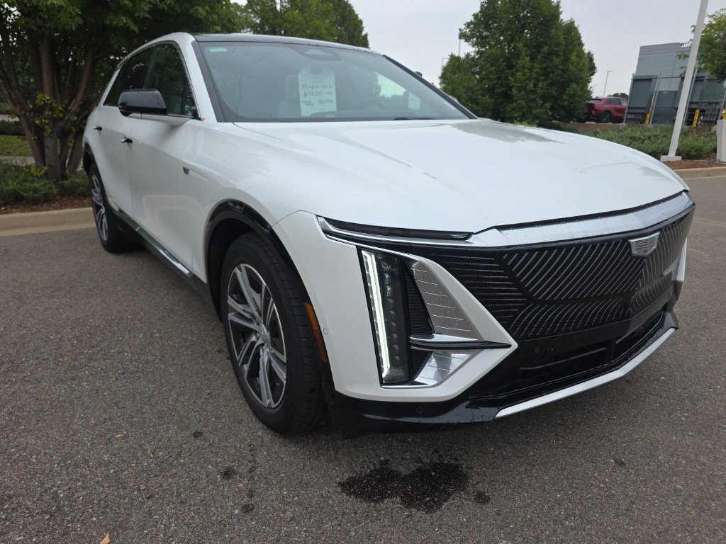 Used 2024 Cadillac Lyriq Luxury AWD/4WD image 8