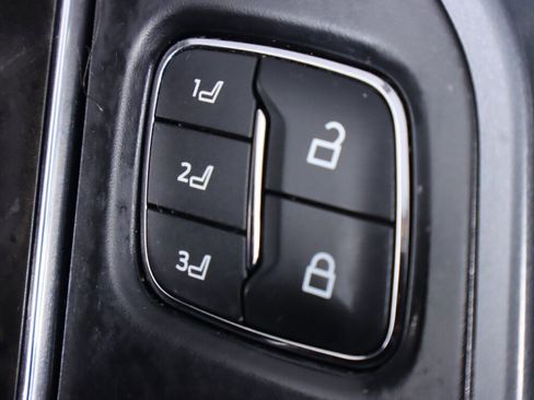 Used 2022 Ford F150 Lightning Lariat image 29