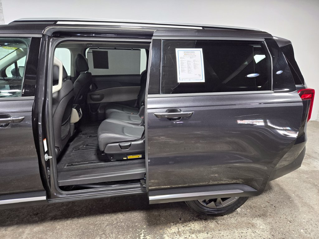 Used 2025 Kia Carnival SX FWD image 33