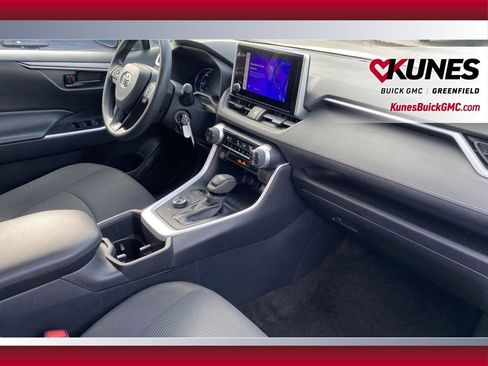 Used 2025 Toyota RAV4 LE image 38