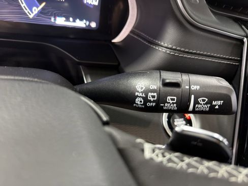 New 2025 Jeep Grand Cherokee Altitude image 28