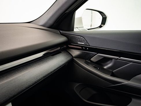 Certified 2025 BMW 530i xDrive image 33