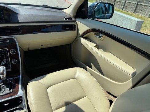 Used 2013 Volvo XC70 3.2 image 23