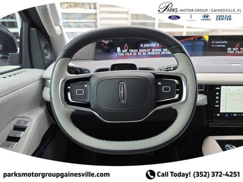 New 2025 Lincoln Navigator Reserve AWD/4WD image 12