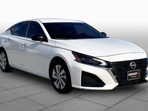 Used 2024 Nissan Altima 2.5 S FWD image 3