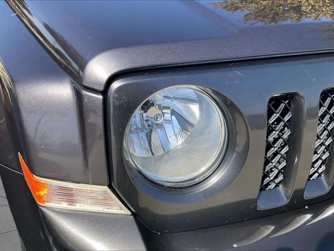 Used 2017 Jeep Patriot Sport AWD/4WD image 27