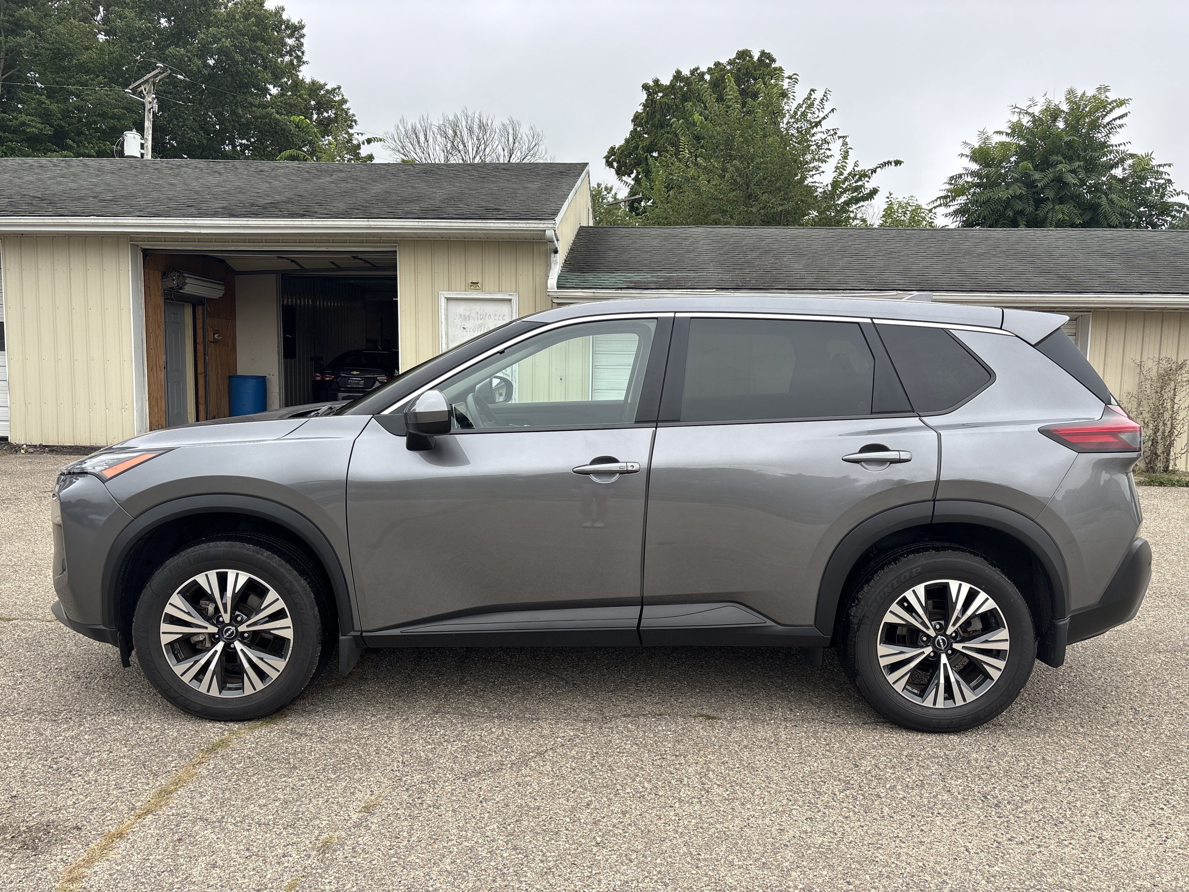 Used 2023 Nissan Rogue SV AWD/4WD image 8