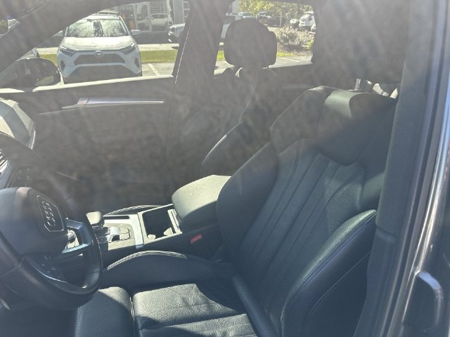 Used 2020 Audi Q5 2.0T Titanium Premium Plus AWD/4WD image 16