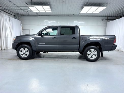 Used 2015 Toyota Tacoma 4x4 Double Cab w/ TRD Sport Package image 11
