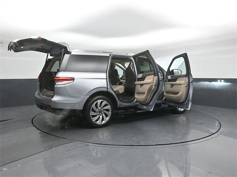 Used 2022 Lincoln Navigator Reserve image 56