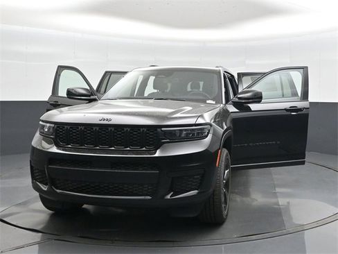 New 2025 Jeep Grand Cherokee L Altitude image 42