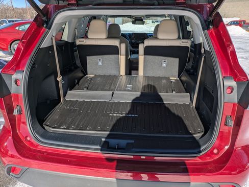 Certified 2023 Toyota Highlander XLE image 21