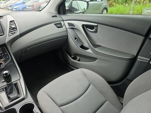Used 2015 Hyundai Elantra SE w/ Option Group 02 FWD image 9