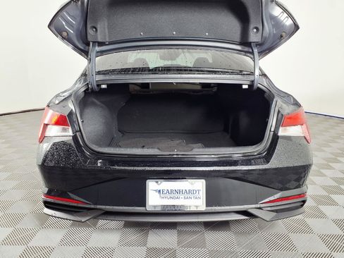 Certified 2023 Hyundai Elantra SE FWD image 8